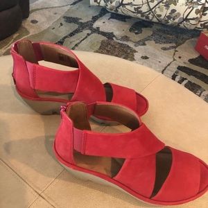 Lovely red Clark’s Clarence Glamor. Never worn and just beautiful!